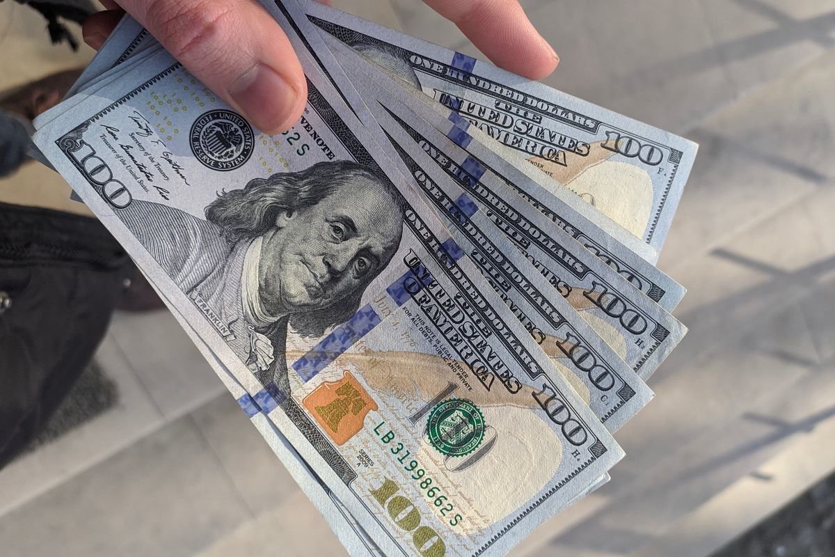 Dolar Melemah, Pasar Menanti Pidato Pejabat Fed Pekan Ini